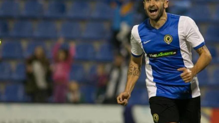 El jiennense Chechu Flores celebra el gol que le marcó al Levante Atlético el 13 de noviembre.