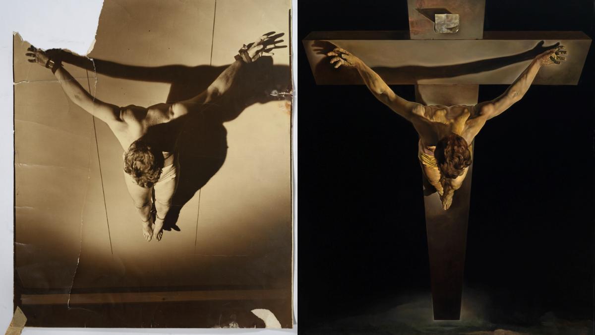 Fotografía del modelo Russ Saunders y una parte del óleo 'El Cristo', de Dalí.