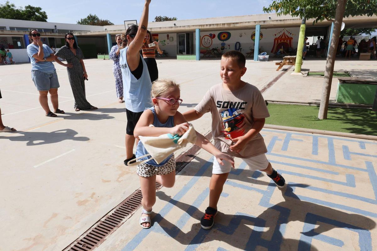 Aquí están todas las fotos de la convivencia entre niños y usuarios del centro de día de Can Raspalls
