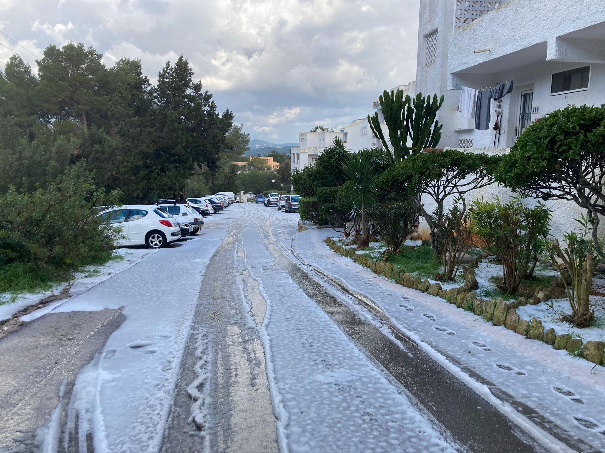 Bajada de temperaturas en Ibiza: Una manta de granizo cubre Siesta