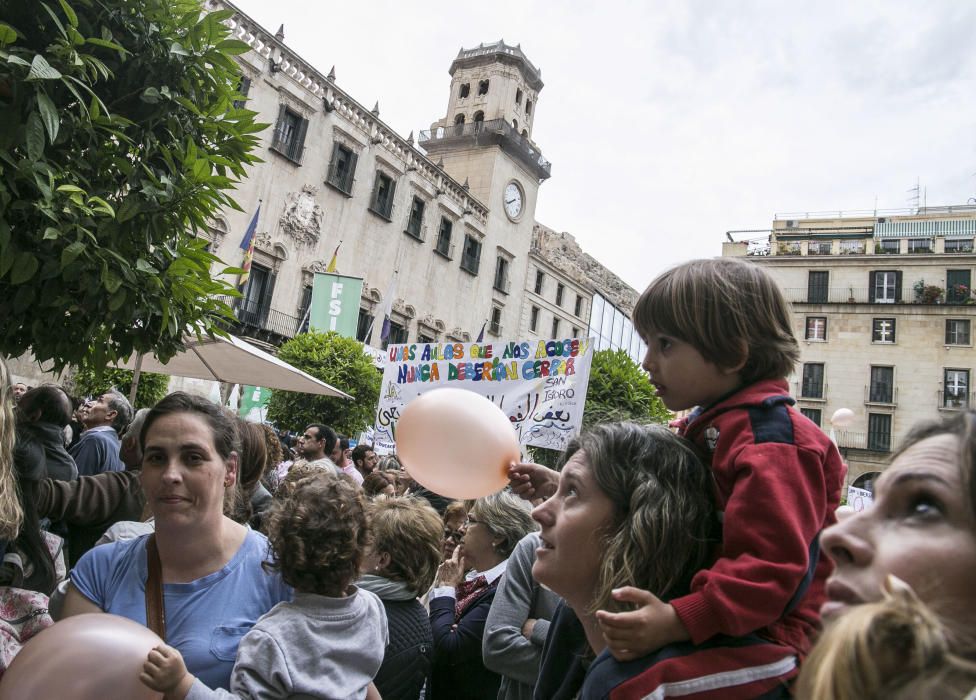 Manifestación en contra de los recortes de aulas en la enseñanza concertada