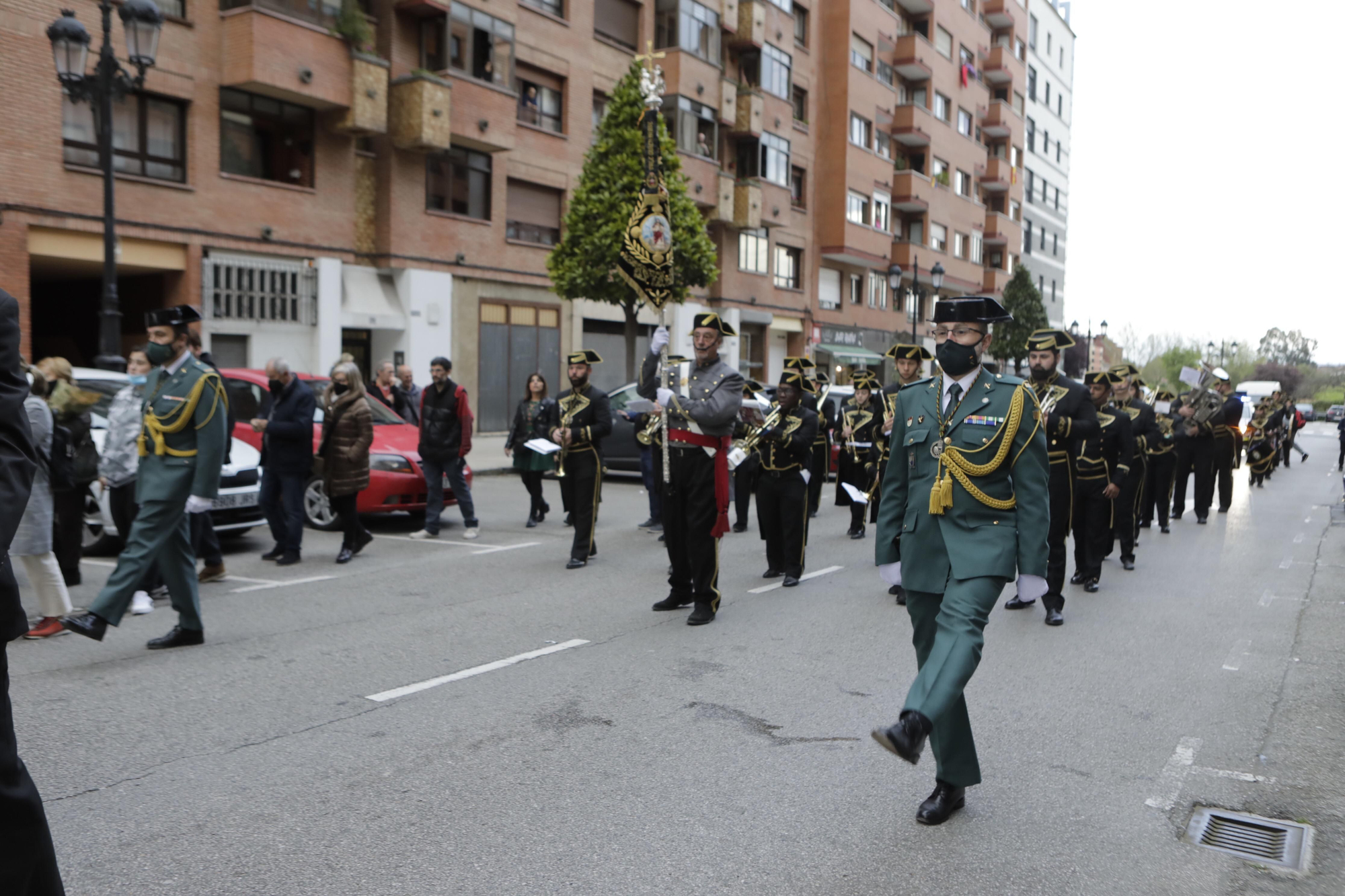 Los Estudiantes llevan al Señor de la Sentencia desde el cielo al Paraíso