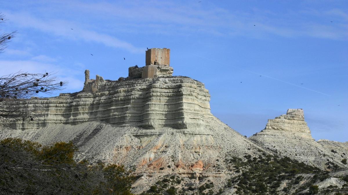 El castillo de Sora, fortaleza medieval del siglo IX, de Castejón de Valdejasa (Zaragoza)