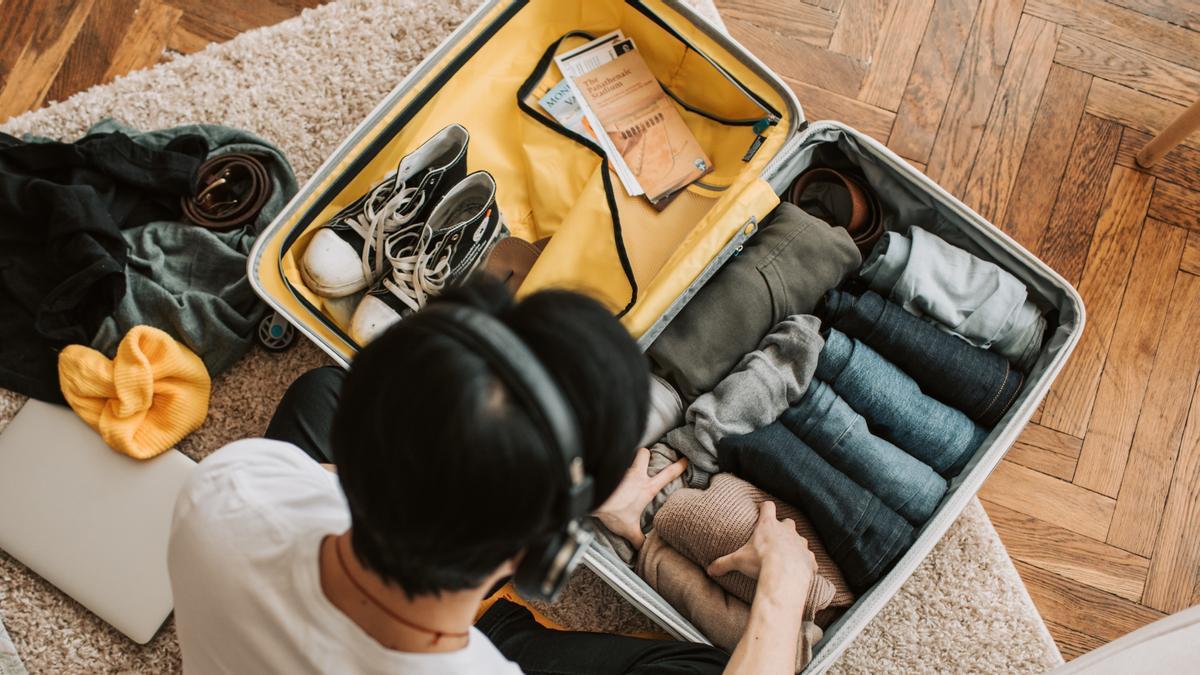 Cómo ahorrar espacio en la maleta | Los trucos con los que ahorrarás  espacio en tu equipaje