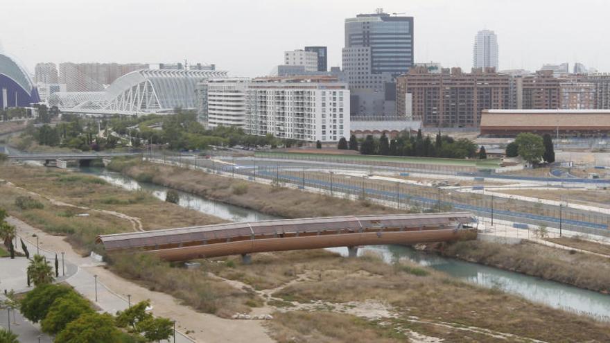 El trazado del circuito que ocupa el antiguo cauce y la pasarela del Cuc de Llum.