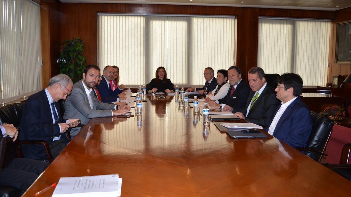 La primera reunión de los nuevos delegados y la subsecretaria de Hacienda