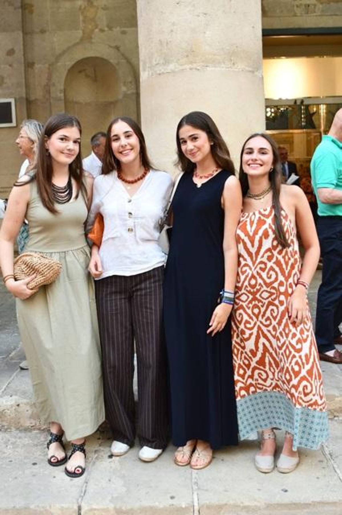 Las jóvenes aficionadas Ana Lledó, Gracia Sanz, Macarena Peláez y Natalia Sepulcre.
