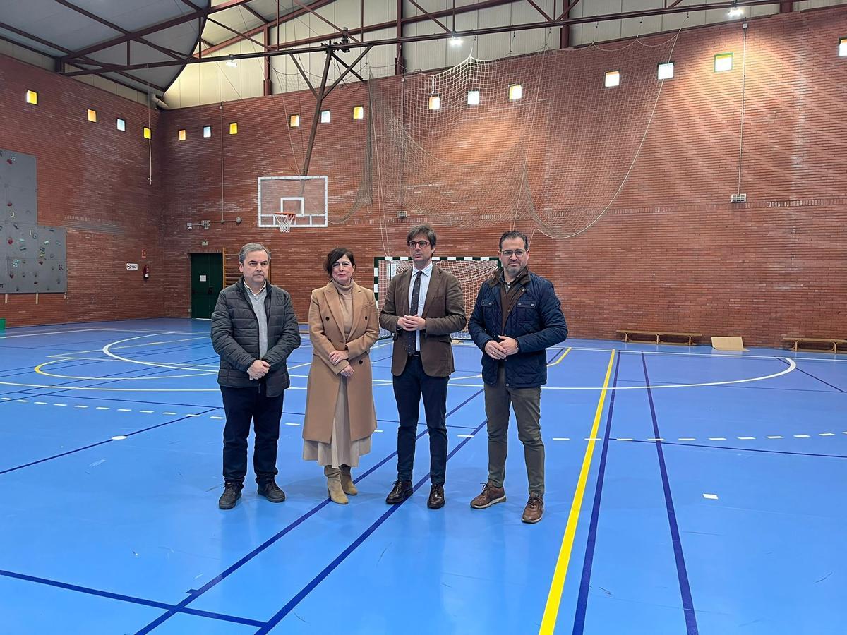 José Alcaide, Matilde Esteo, Diego Copé y Javier Ruiz, en el pabellón del IES Antonio Gala de Palma del Río.