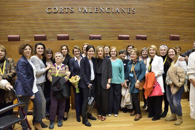 Las Corts premia el trabajo de la periodista de Levante-EMV Julia Ruiz
