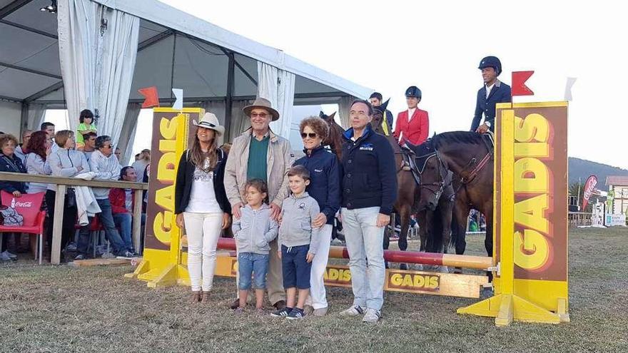 Entrega del Pequeño Gran Premio, Trofeo Gadis.