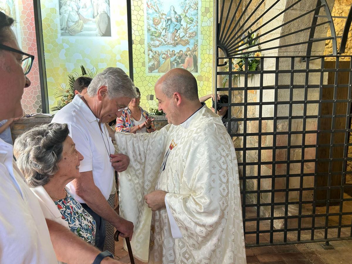 EN IMÁGENES: Homenaje vecinal a Joaquín Alperi y merienda de las fiestas de la Virgen de la Cabeza