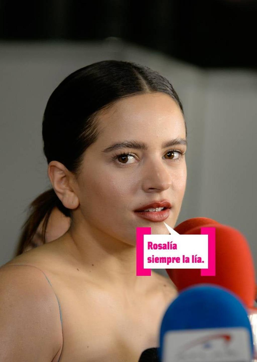 Rosalía hablando con los medios
