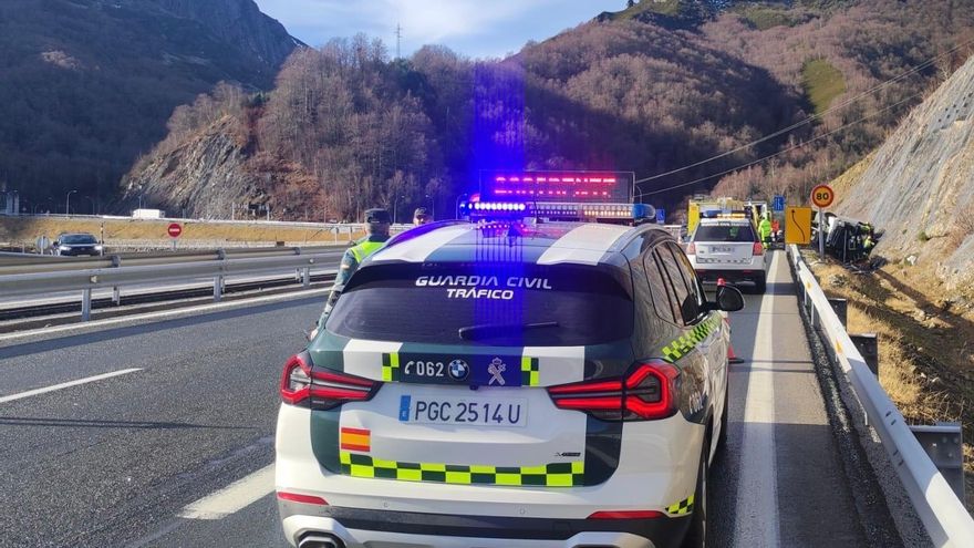 Accidente grave en el Huerna: vuelca un camión cerca del Negrón y obliga a cortar un carril