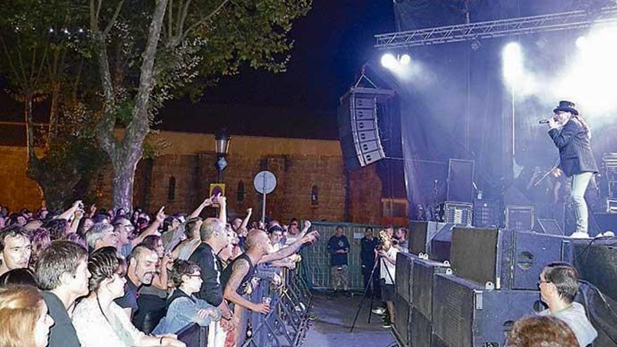 El Drogas, ayer, sobre el escenario del Rock in Cambre.