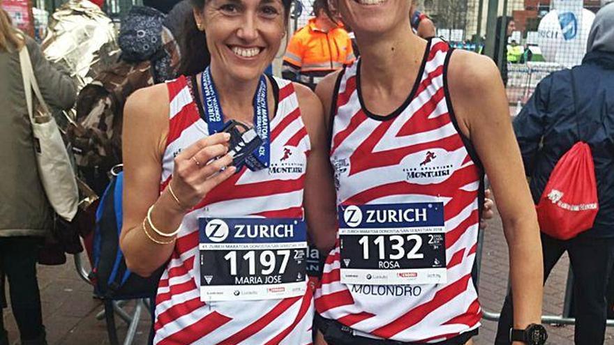 María José Medina y Rosa María Córdoba posan tras el maratón.