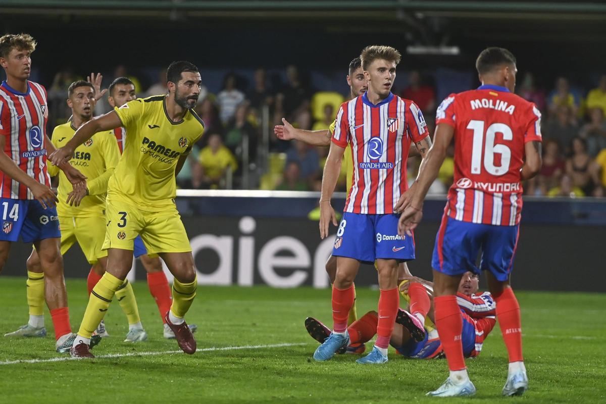 Raúl Albiol ante el Atlético de Madrid.