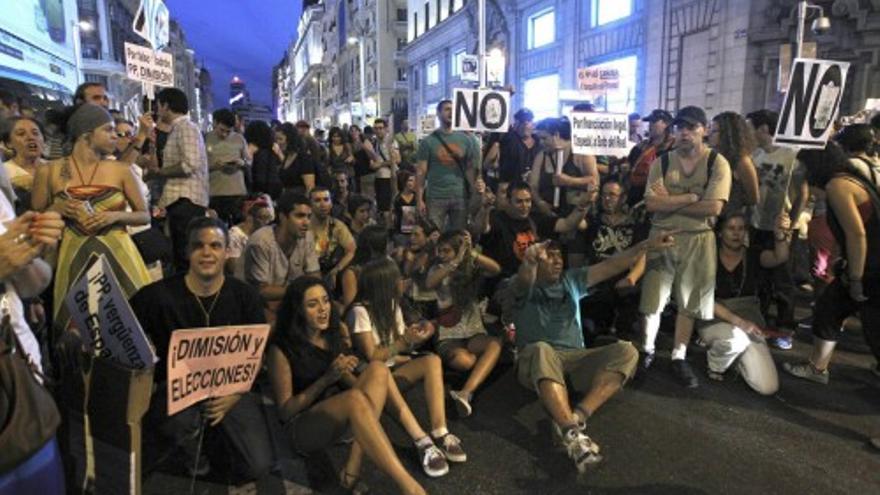 Un centenar de personas reclama la dimisión de Rajoy