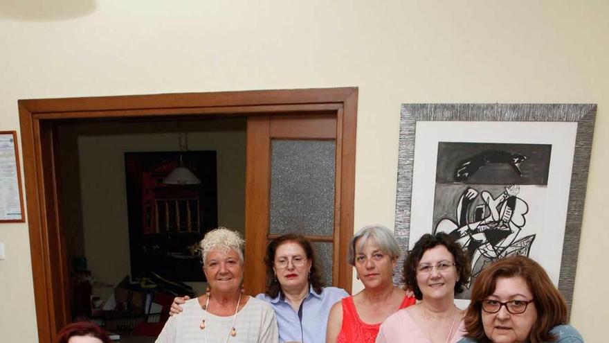 Usuarias y representantes de Bruno Salvadori Lions Fundación, en la Casa de la Vida de Gijón.