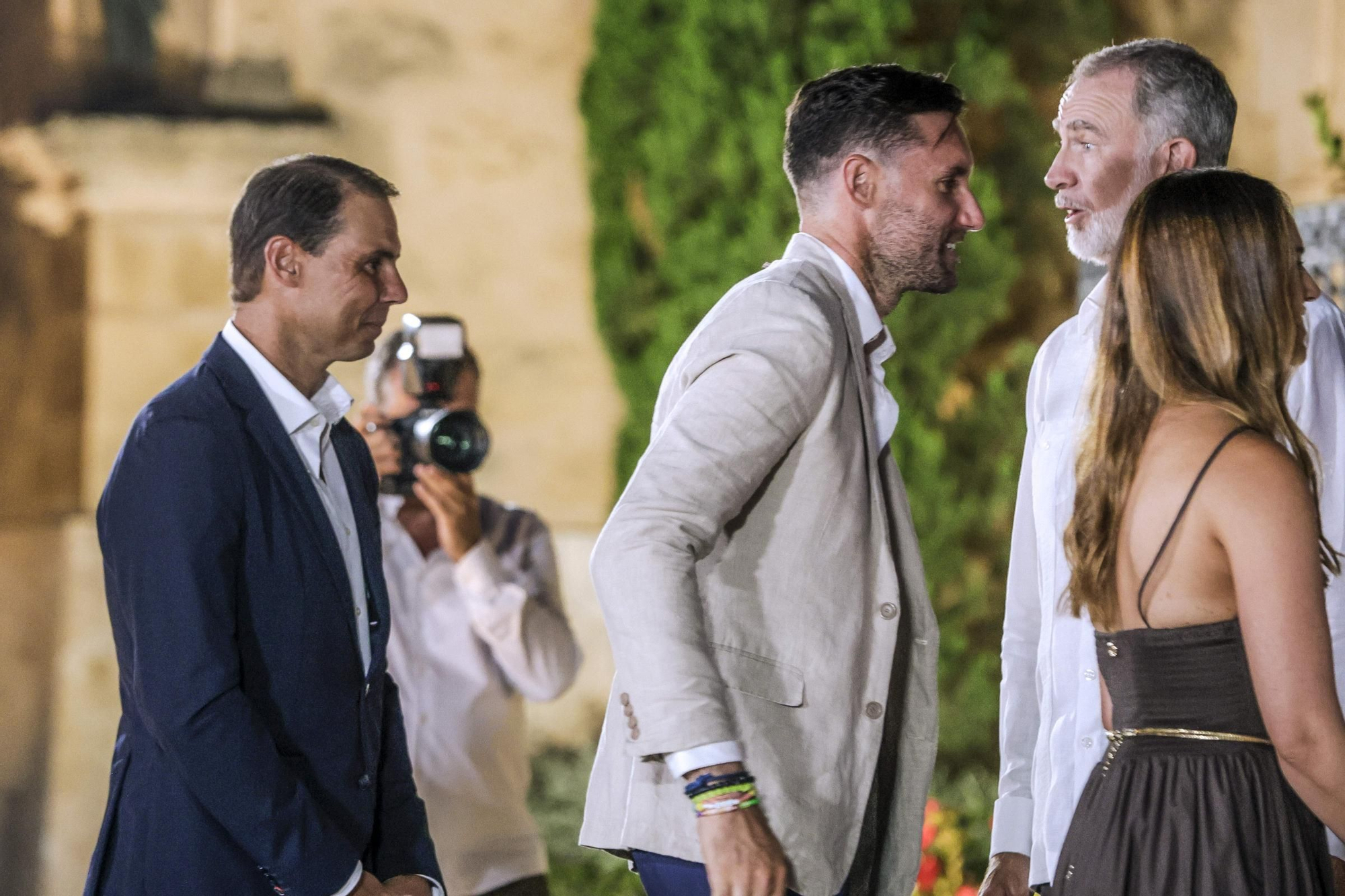 Los Reyes reciben a la sociedad balear en Marivent