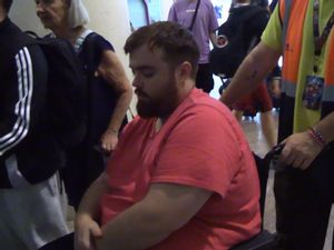 Preocupación por el estado de salud de Ibai: vuelve a España en silla de ruedas tras su paso por México