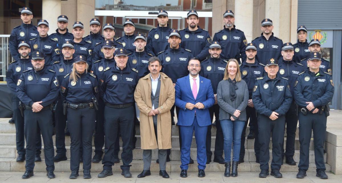 Las autoridades locales han recibido en el ayuntamiento a los nuevos efectivos de la Policía Local de Vila-real.
