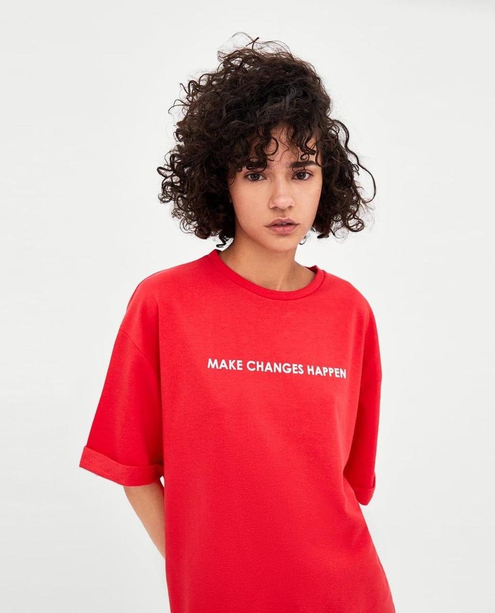 Camiseta 'MAKE CHANGES HAPPEN' de Zara