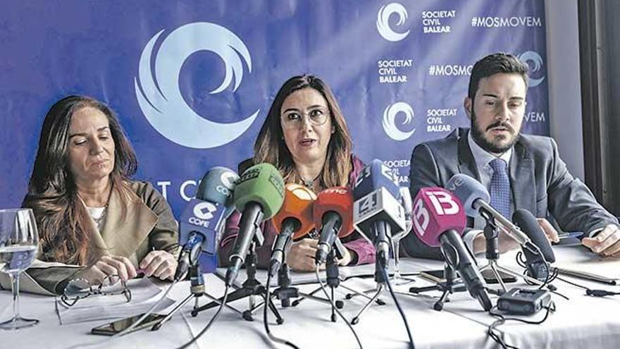 Manuela Cañadas, Úrsula Mascaró y Joan Pons, de la Fundación Jaime III.