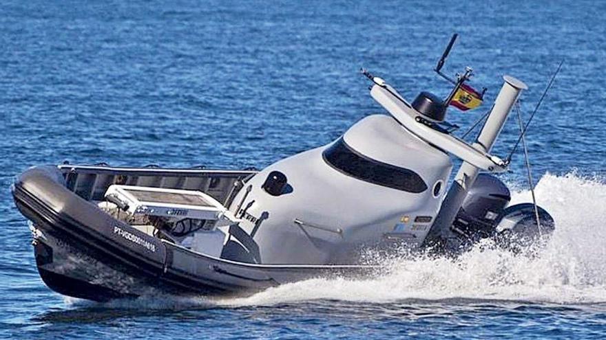 El barco dron de Ferri e Imatia, con un bazo articulado en la proa para los rescates.