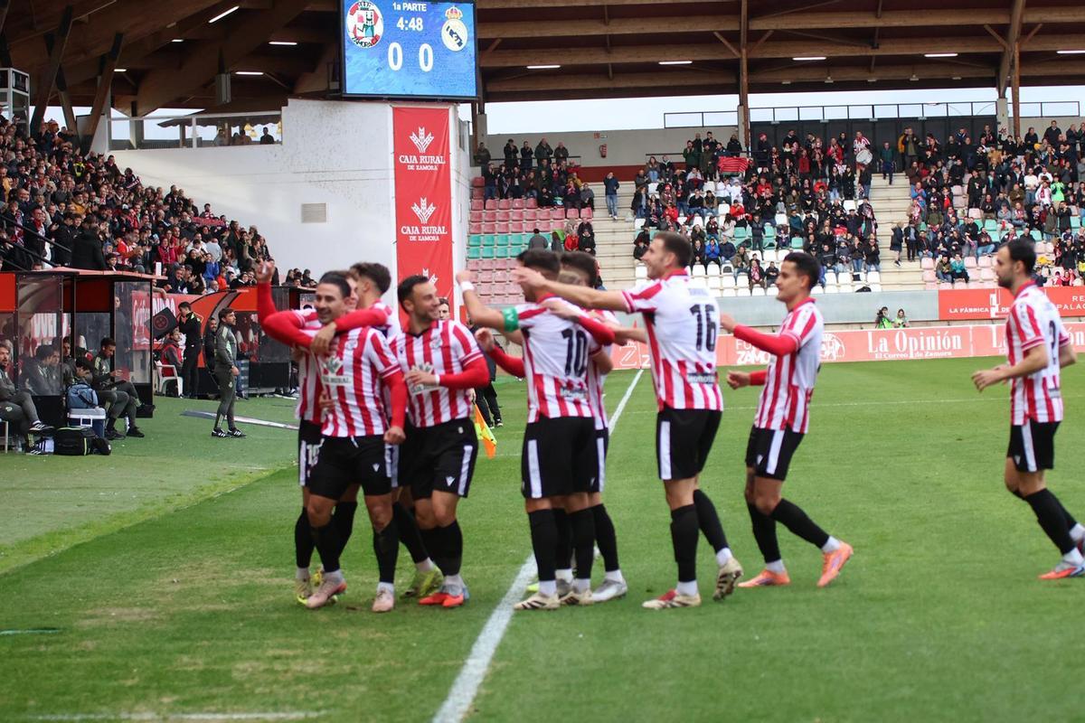 El Zamora CF celebra el gol de Kike Márquez ante el Castilla