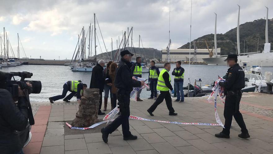 Aparece el cuerpo de un hombre flotando en el puerto