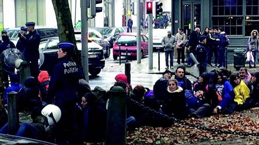 Detienen a tres diputados aragoneses tras una marcha pacífica en Bruselas