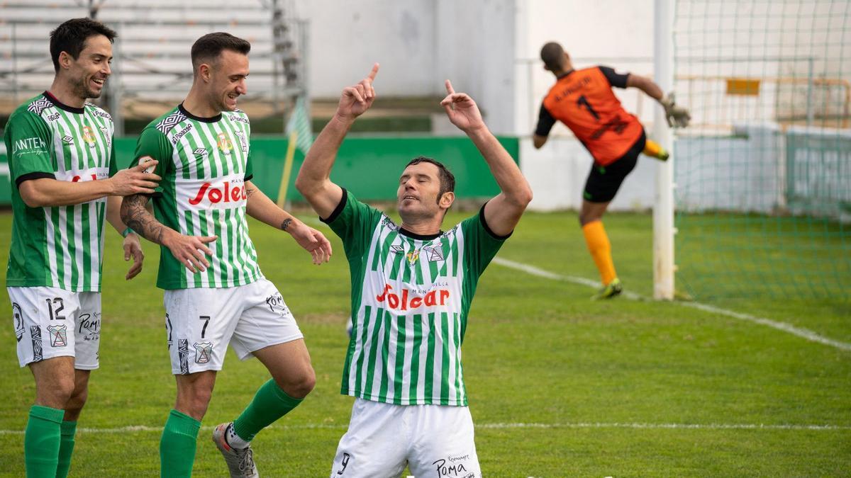 Cevero celebra su gol