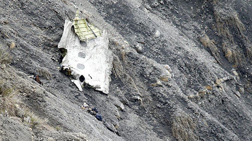 Una parte de fuselaje del avión, en la zona del siniestro.