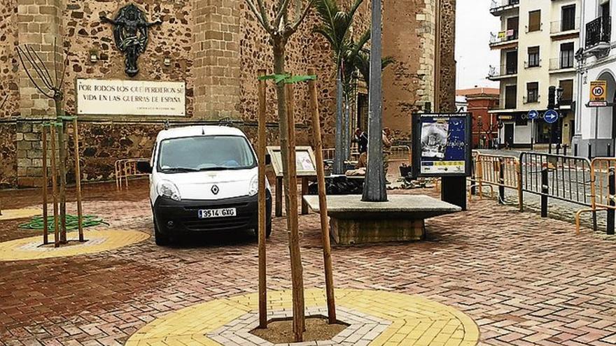 Estudian la manera de mejorar la pavimentación de la calle Real