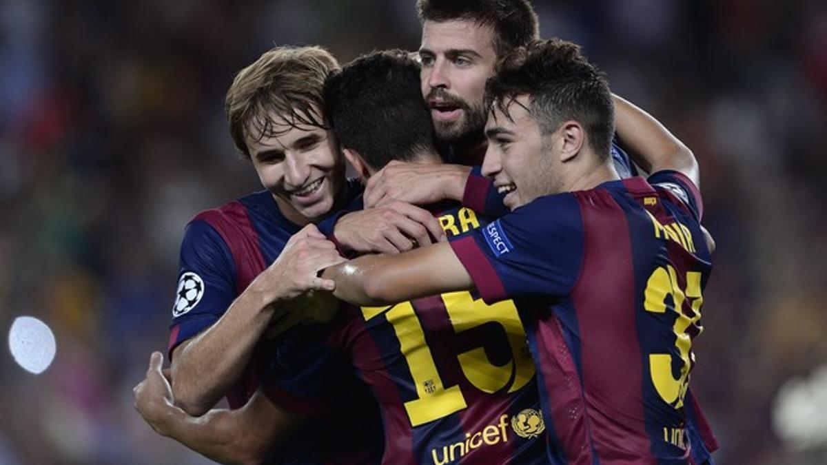 Samper, en la celebración del gol de Piqué.