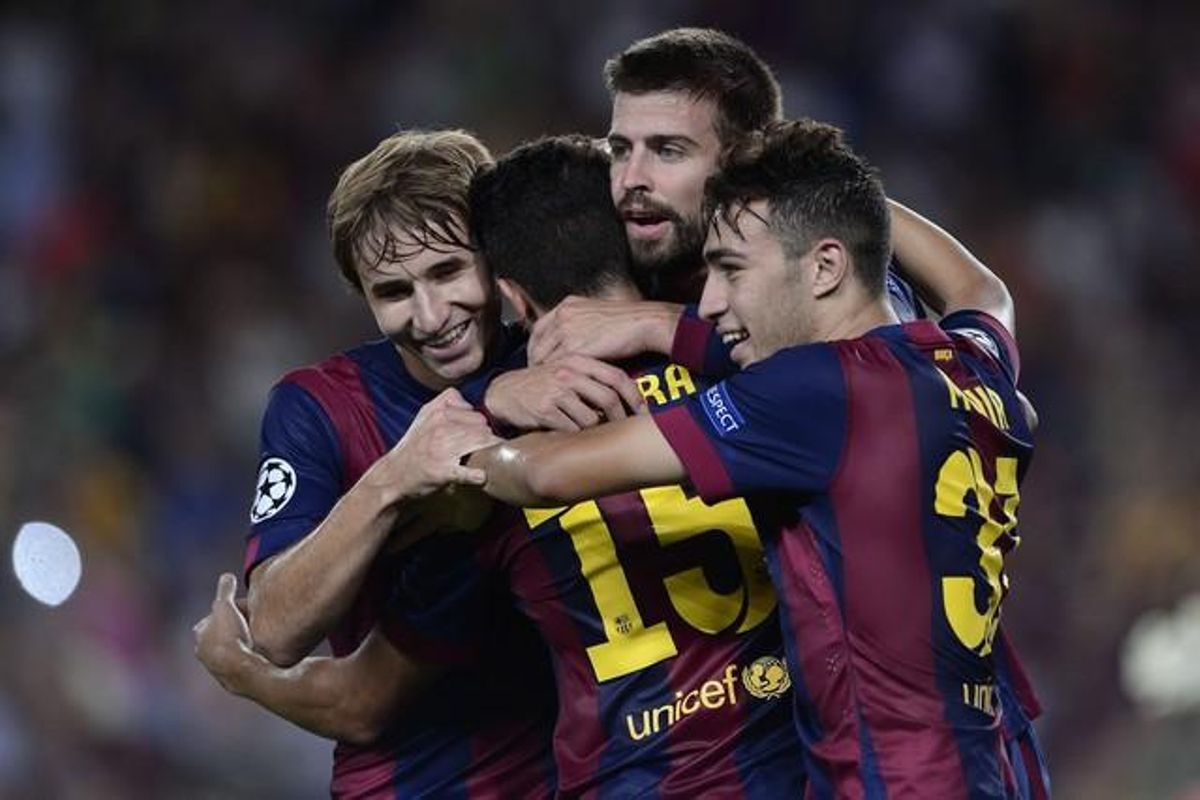 Piqué celebra el gol amb els seus companys. Piqué celebra el gol amb els seus companys.