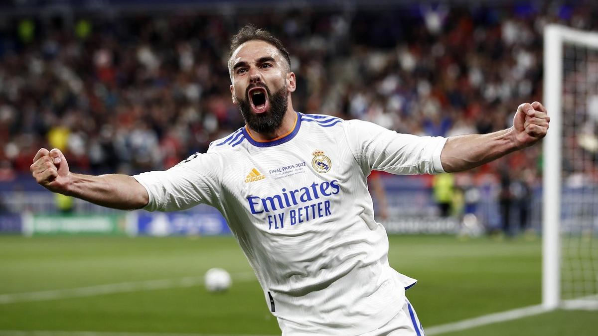 Carvajal celebra el gol de Vinicius en la final de la Champions ante el Liverpool