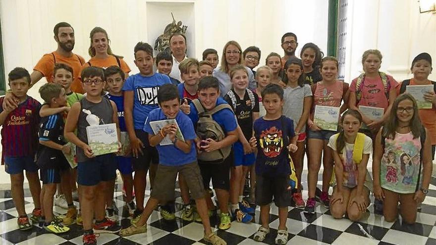 Nevado recibe a los niños participantes en los Campamentos Urbanos