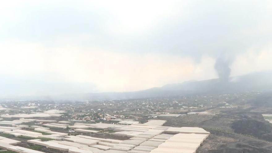 Imágenes aéreas del volcán de La Palma en el sexto día de erupción
