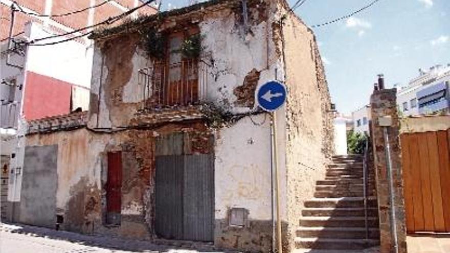 La finca del carrer Trinitat, que ha adquirit l&#039;Ajuntament de Roses i que s&#039;enderrocarà.