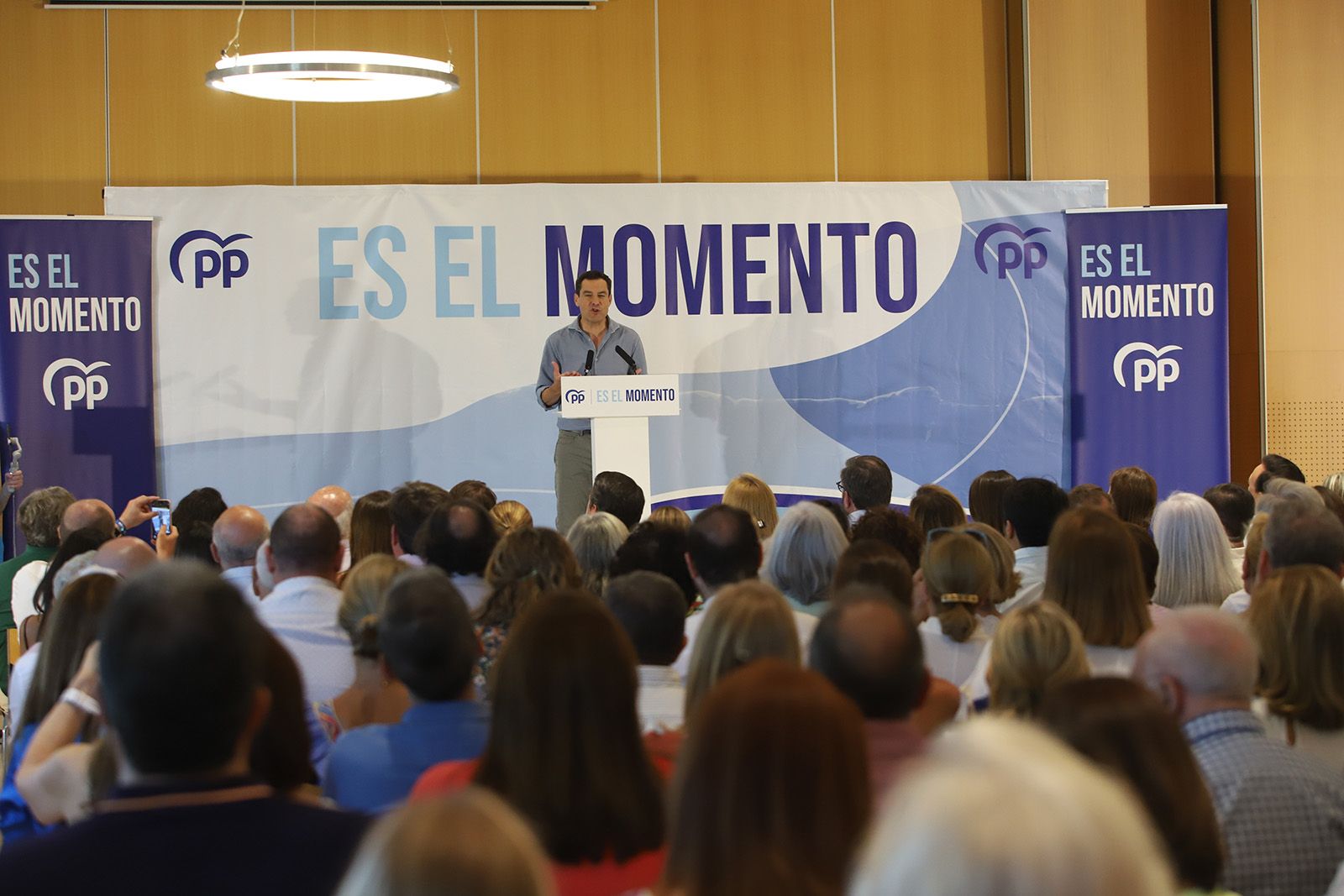 Juanma Moreno: "No es que Pedro Sánchez haya perdido el norte, ha perdido el sur"