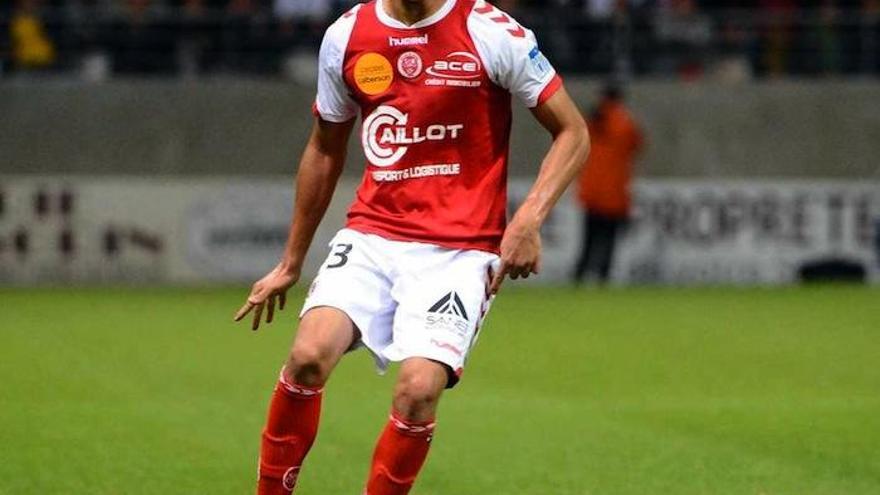 Aissa Mandi ha descendido con el Stade de Reims.