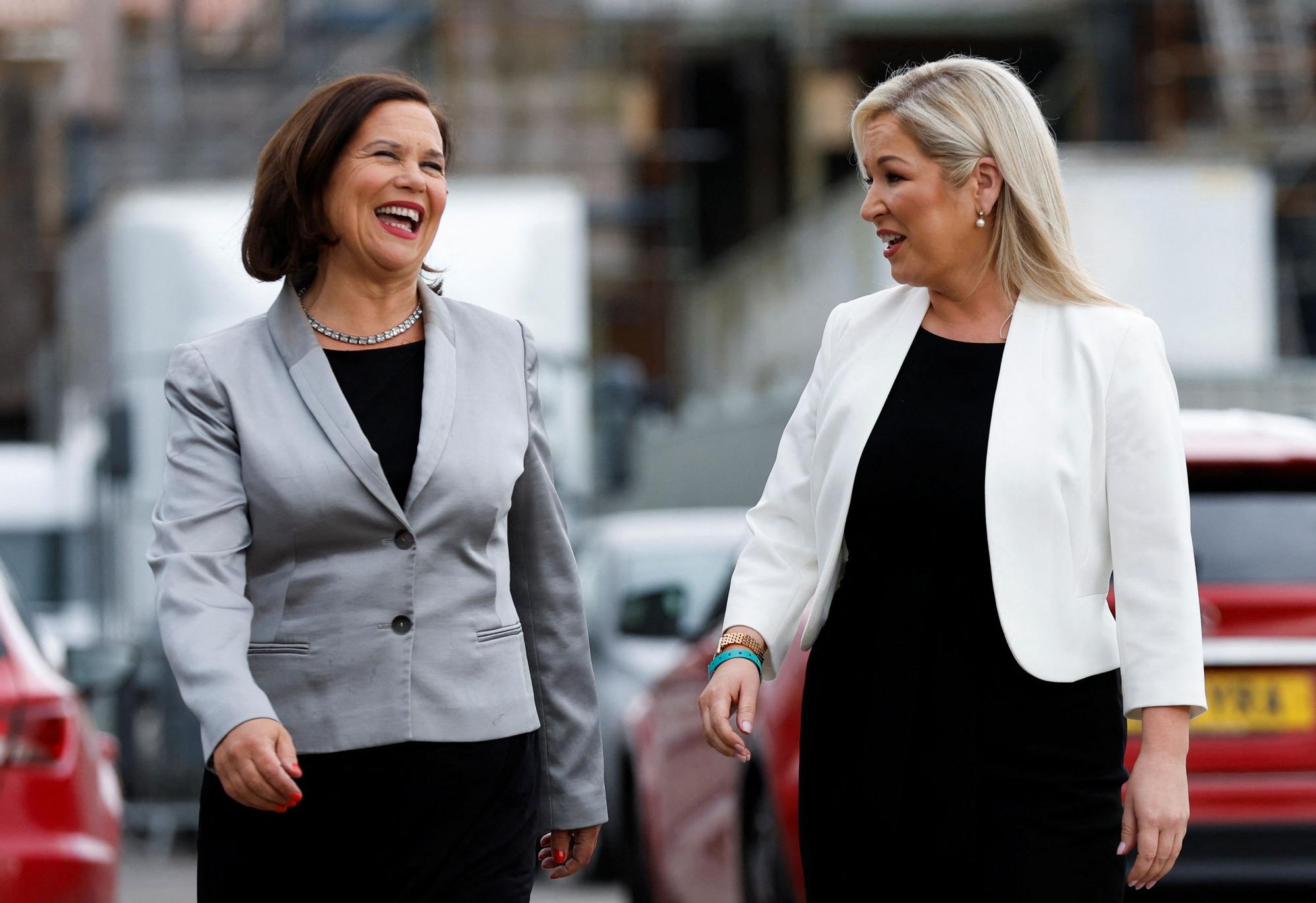 Michelle O’Neilly y Mary Louise McDonald, las dos líderes de Sinn Féin.