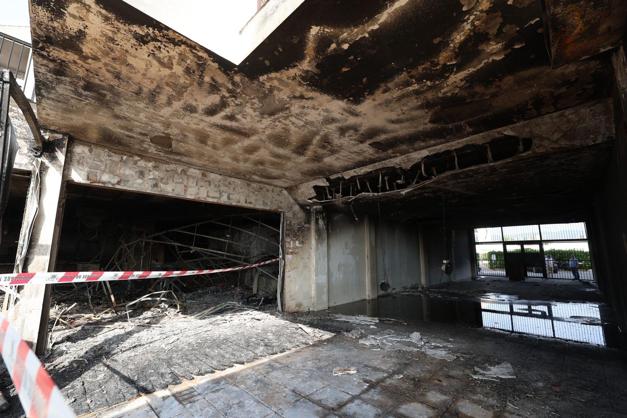 Todas las imágenes del devastador incendio en una zona de ocio de Ibiza