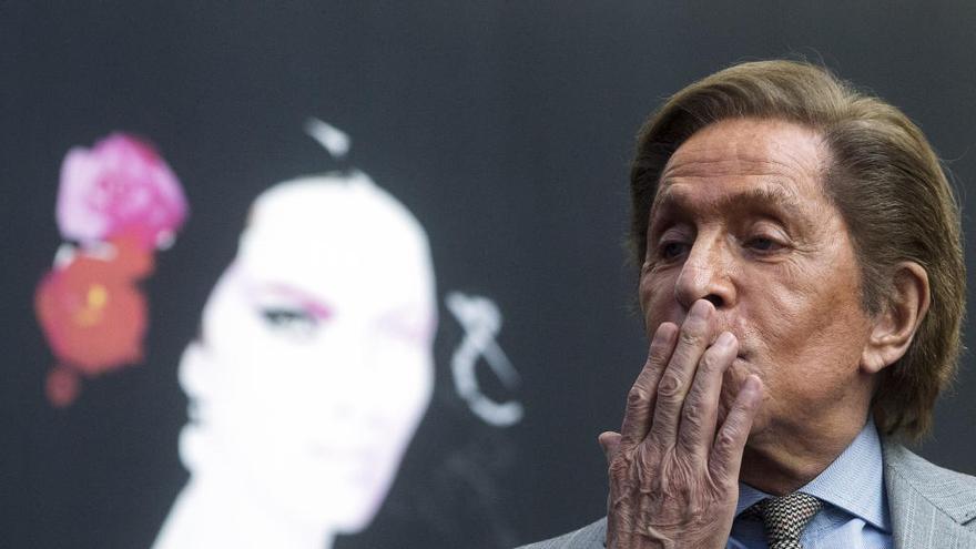 Valentino: &quot;La protagonista de &#039;La traviata&#039; no puede ir vestida con un impermeable&quot;