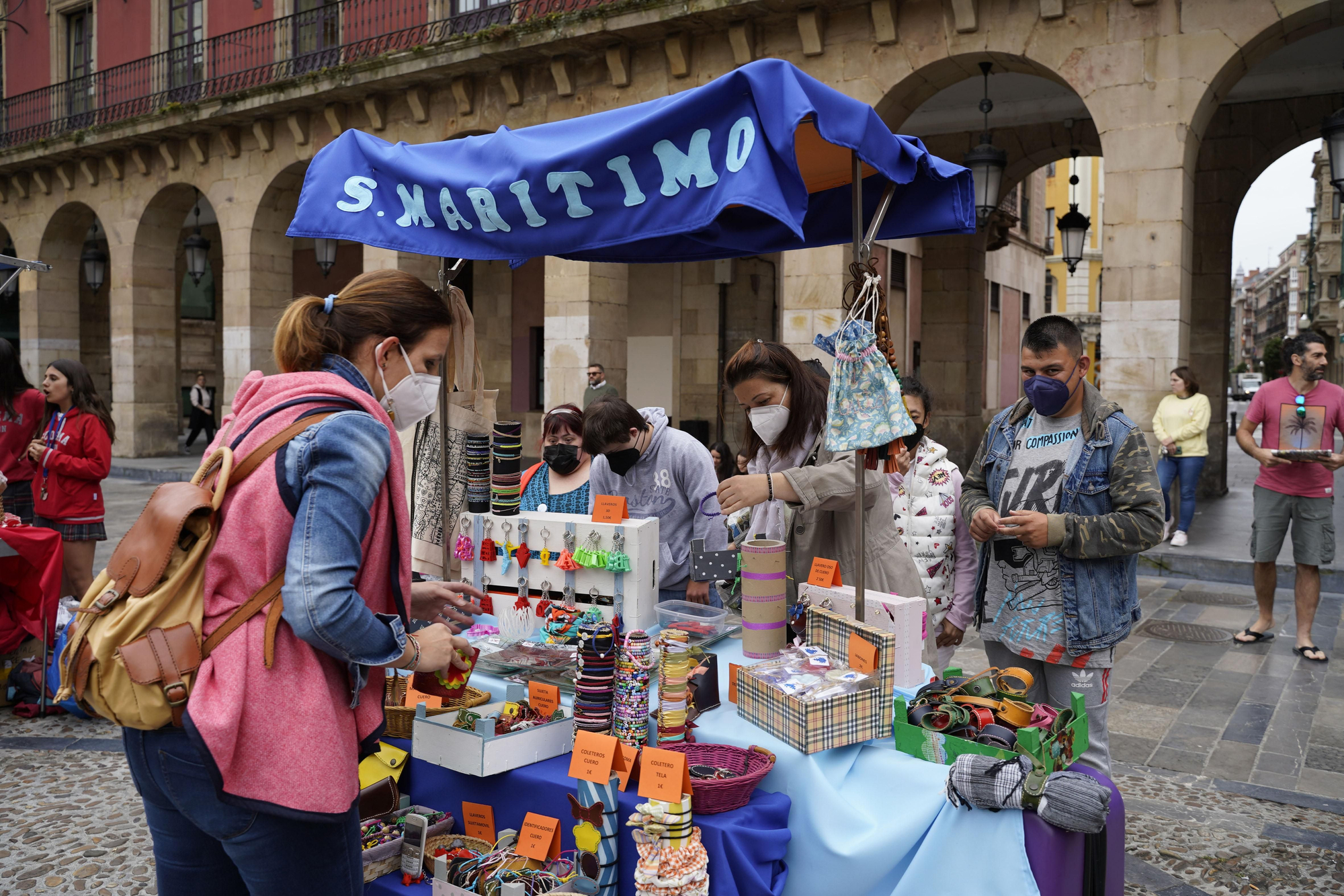 El mercado de cooperativas escolares de Gijón, en imagénes