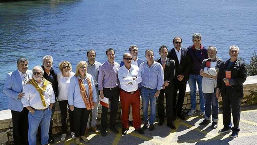 Participantes, ayer, en el acto de presentación del quinto festival musical y artístico.