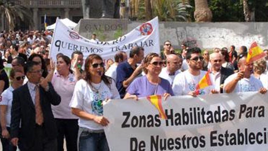 Concentración contra la &#039;ley antitabaco&#039;, el pasado sábado en la plaza de La Feria de la capital grancanaria. i Y. SOCORRO