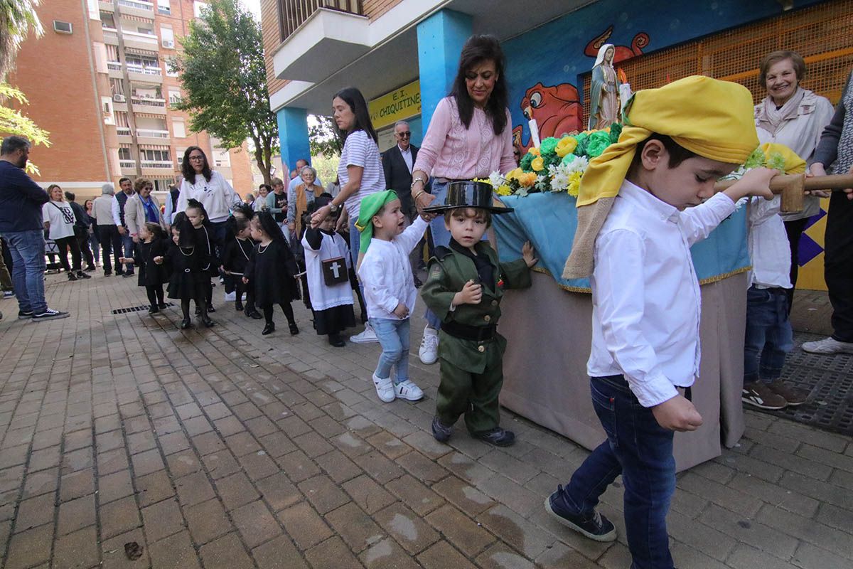 Los más peques de la guardería Chiquitines desfilando en el barrio del Zoco.