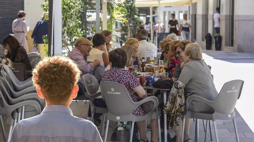 Un niño vuelve al restaurante por un error en la cuenta y su gesto emociona al propietario: &quot;Quiero felicitar a los padres&quot;